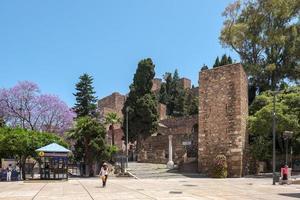 malaga, andalousie, espagne, 2016. entrée du fort et du palais de l'alcazaba photo