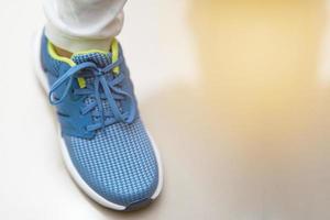 chaussures de sport bleues sur la vue de dessus, unique photo