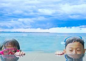 enfant dans la piscine photo