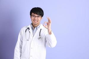 jeune médecin asiatique photo