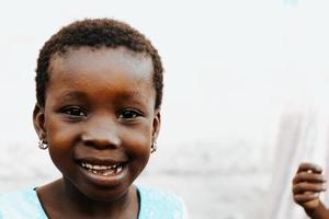 portrait d'une jeune fille africaine à zanzibar photo