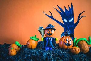 citrouilles d'halloween sur le sol photo