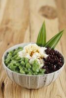 ais kacang ou ice kacang signifiant littéralement glace de haricot photo