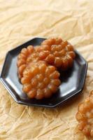 sucreries traditionnelles coréennes yakgwa, biscuit au miel photo