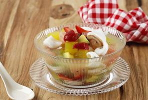 soupe de fruits frais photo