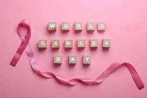 ruban rose pour la journée mondiale contre le cancer et la sensibilisation au cancer du sein photo