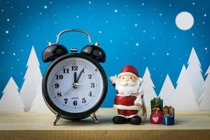 montre et jouets pour enfants pour la décoration de noël. photo