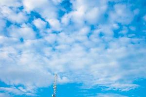 nuage et fond de ciel bleu. photo