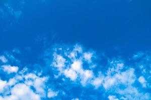 nuage et fond de ciel bleu. photo