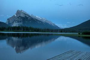 vue sur la montagne dans les rocheuses canadiennes photo