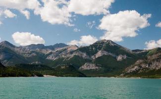 vue montagne avec lac photo