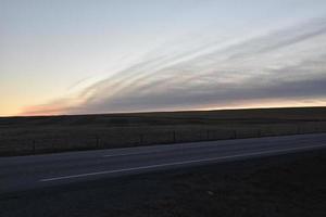 ciel bleu et rose des prairies photo