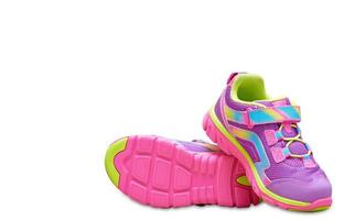 Chaussures pour enfants colorés sur fond blanc isolé photo