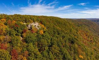 Panorama du parc d'état de Coopers Rock donnant sur la rivière de triche en Virginie occidentale avec des couleurs d'automne photo