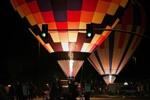 page, arizona, états-unis, 2009. festival de montgolfières en soirée photo