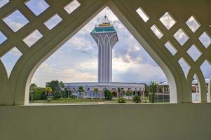 belle photo du minaret de la mosquée du centre islamique balipapan en indonésie