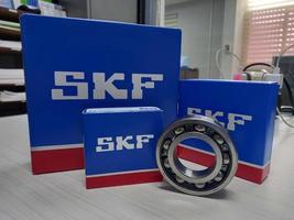 medan, indonésie - 20 janvier 2022. roulements skf sur table à des fins de photo de produit