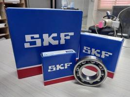 medan, indonésie - 20 janvier 2022. roulements skf sur table à des fins de photo de produit