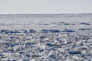 formation de glace sur le lac Winnipeg photo