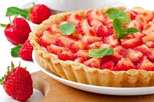 tarte aux fraises avec crème anglaise photo