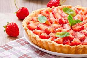 tarte aux fraises avec crème anglaise photo