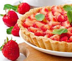 tarte aux fraises avec crème anglaise photo