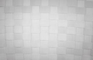 le blanc abstrait et l'argent sont un motif gris clair avec le dégradé est le fond en diagonale de la technologie douce avec la texture du mur de sol. photo