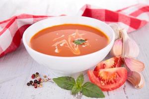 soupe aux tomates, gaspacho
