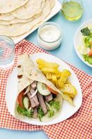 gyros grecs au porc, légumes et pain pita maison