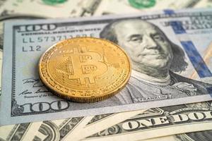 bitcoin d'or sur les billets en dollars américains pour l'échange électronique mondial d'argent virtuel, blockchain, cryptocurrency