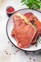 viande crue steak porc boeuf frais repas collation alimentaire sur la table copie espace