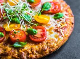 pizza aux tomates et basilic