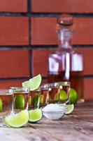 tequila or avec sel et citron vert