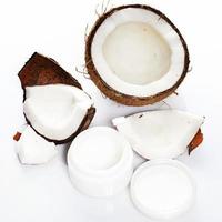 noix de coco et crème hydratante photo