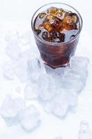 verre de coca frais photo