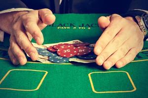 joueur de poker gagnant. image horizontale. style vintage. photo