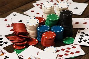 cartes et jetons de poker photo