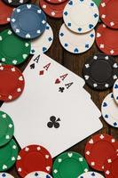 cartes et jetons de poker photo