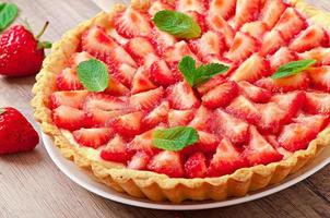 tarte aux fraises avec crème anglaise photo