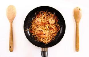 spaghetti aux crevettes photo