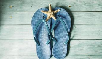 chaussons de plage bleus photo