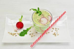 cocktail de radis et salade de roquette aux graines de tournesol