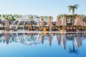 complexe de loisirs de type. la station balnéaire populaire avec piscines et parcs aquatiques en turquie. hôtel de luxe. recours photo