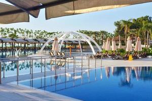 complexe de loisirs de type. la station balnéaire populaire avec piscines et parcs aquatiques en turquie. hôtel de luxe. recours photo