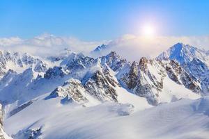 fantastique panorama du soir sur le paysage alpin, suisse. lever de soleil d'automne pittoresque dans les alpes suisses, grindelwald, oberland bernois, europe. la beauté de l'arrière-plan du concept de la nature. photo