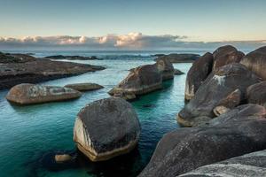 tôt le matin, coup de rochers d'éléphants du parc national de william bay wa photo