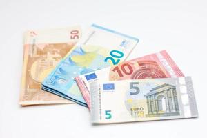 L'argent de l'euro sur un fond blanc