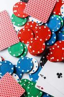 cartes et jetons de poker photo