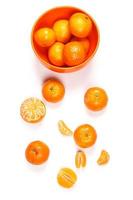 mandarines fraîches dans un bol photo