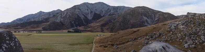 vue panoramique sur la montagne depuis les collines du château photo